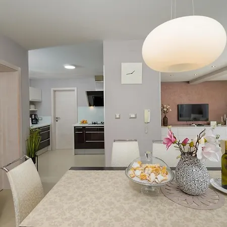 Vidova By Istrialux *