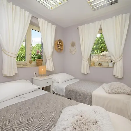 Vidova By Istrialux *